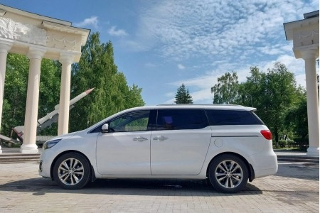 Kia Carnival